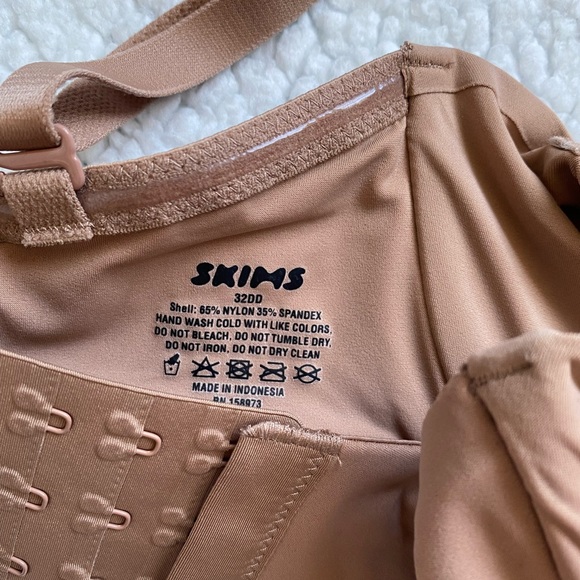 SKIMS smoothing strapless bra Sienna - Picture 6 of 7